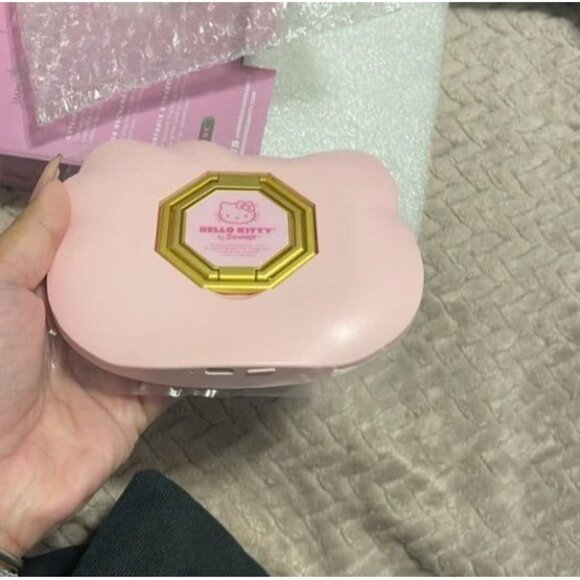 Hello Kitty X Impressions Vanity LED Mirror With Gold Stand - Picture 5 of 11